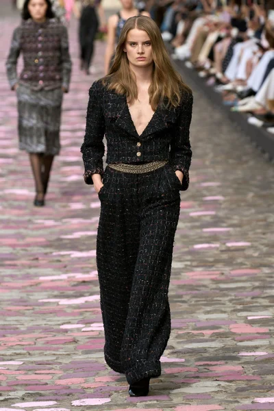 Look 12